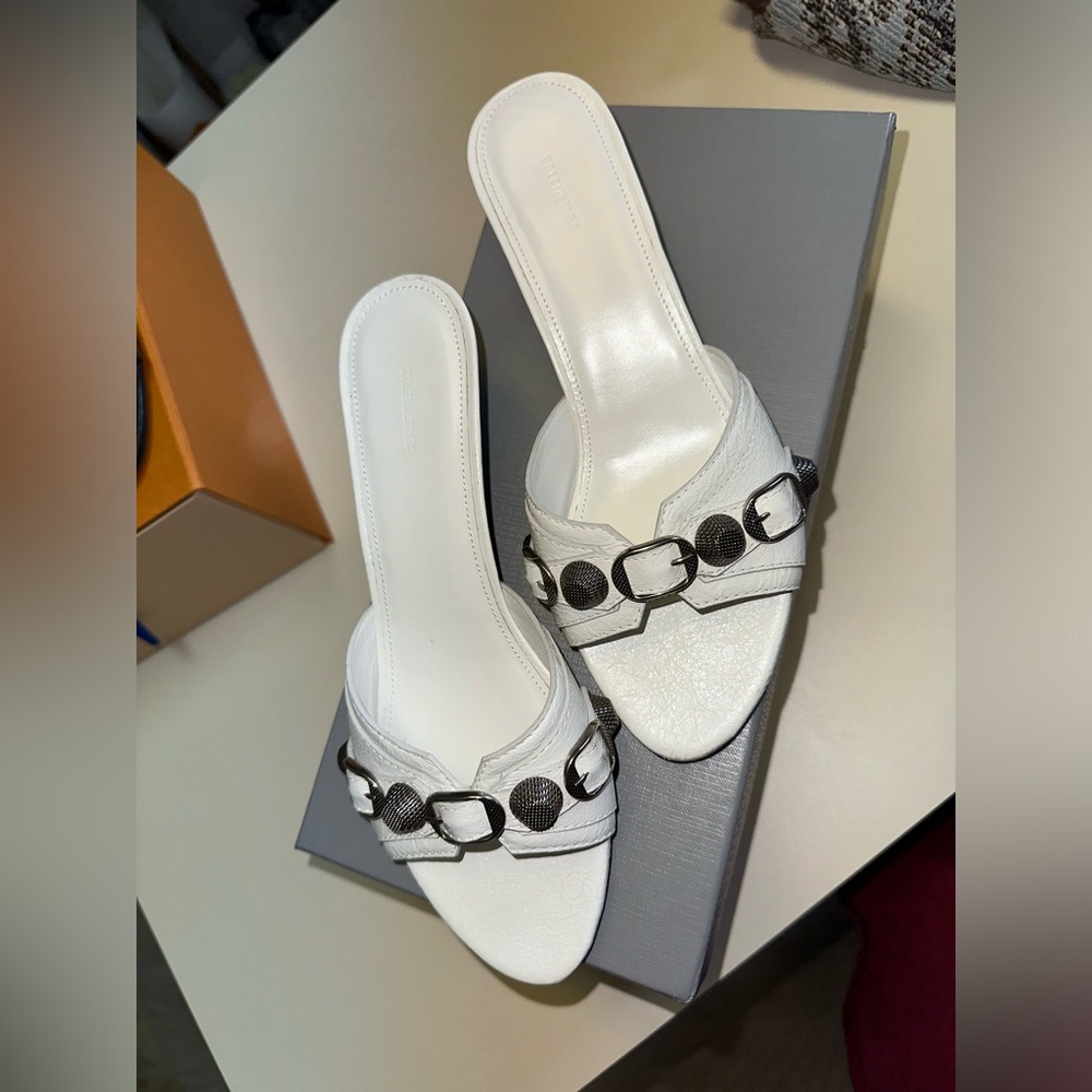 Balenciaga Cagole Heels 50mm in white!
